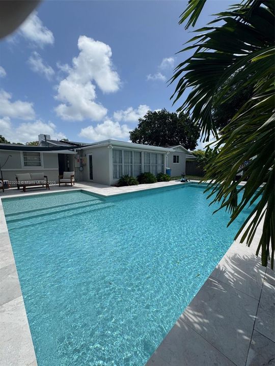 Недавно продано: $849,999 (3 спален, 2 ванн, 1579 Квадратных фут)