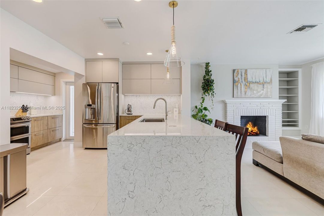 Недавно продано: $849,999 (3 спален, 2 ванн, 1579 Квадратных фут)