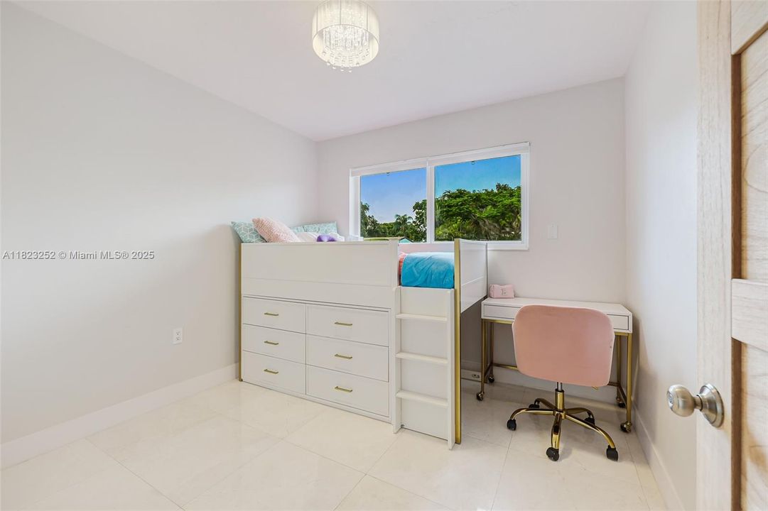 Недавно продано: $849,999 (3 спален, 2 ванн, 1579 Квадратных фут)