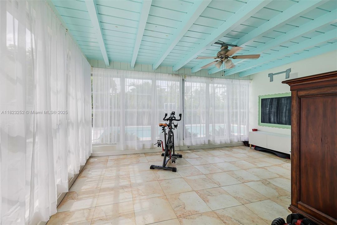 Недавно продано: $849,999 (3 спален, 2 ванн, 1579 Квадратных фут)