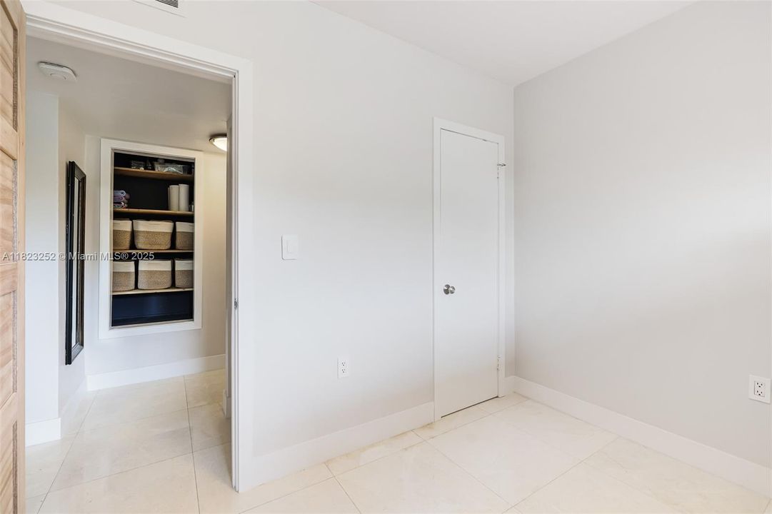 Недавно продано: $849,999 (3 спален, 2 ванн, 1579 Квадратных фут)