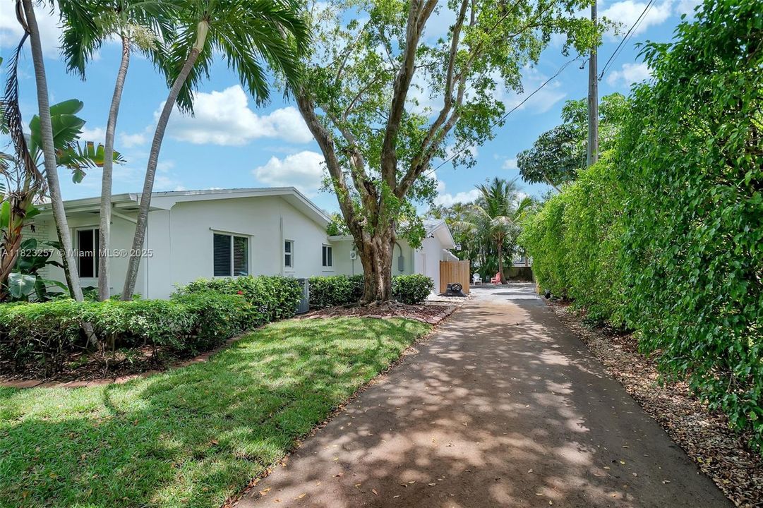 На продажу: $1,649,000 (5 спален, 2 ванн, 2349 Квадратных фут)