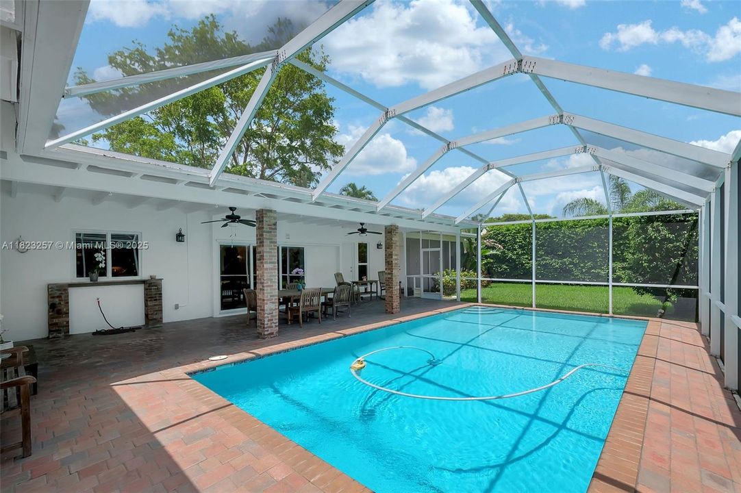 На продажу: $1,649,000 (5 спален, 2 ванн, 2349 Квадратных фут)