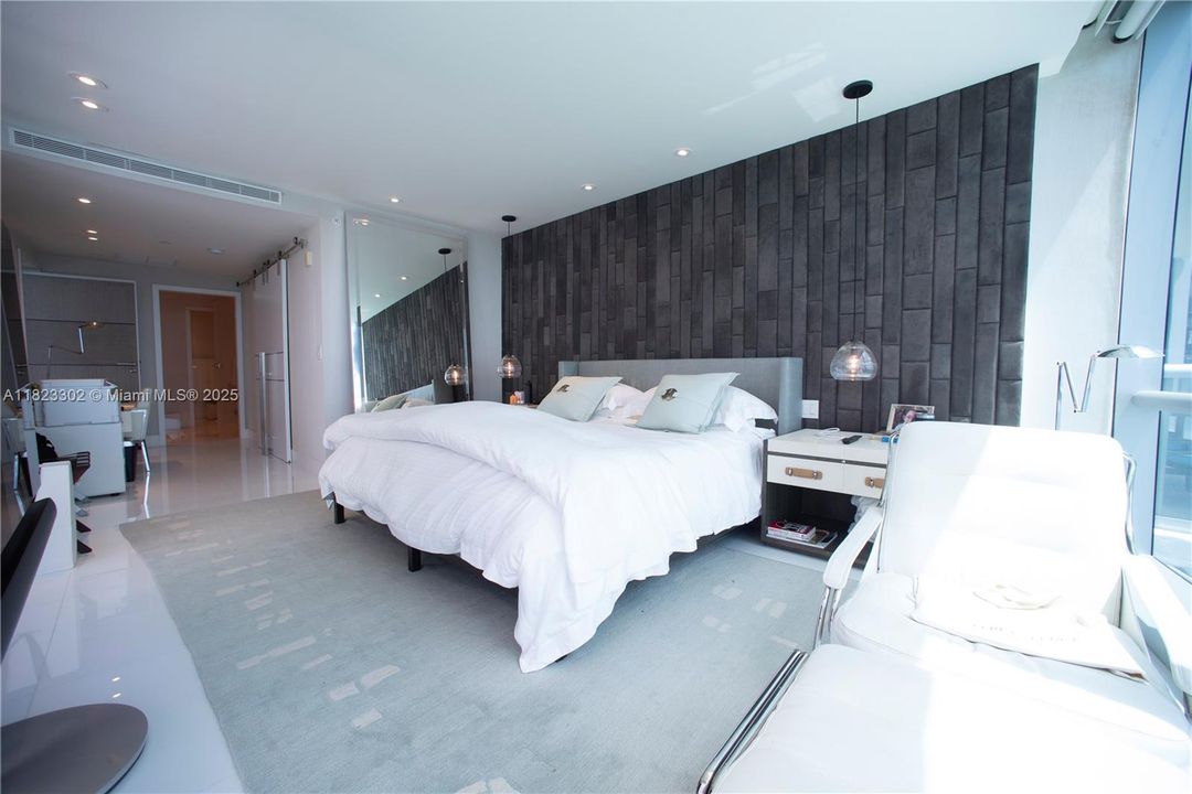 Vendido Recientemente: $4,350,000 (4 camas, 4 baños, 2485 Pies cuadrados)