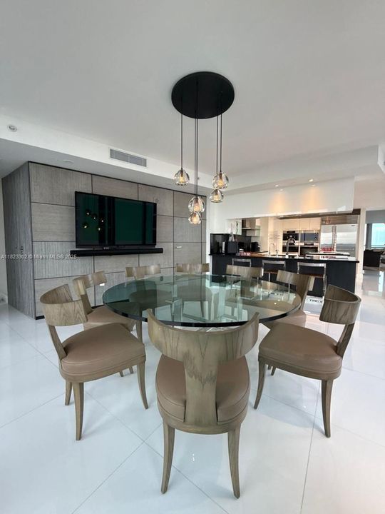 Vendido Recientemente: $4,350,000 (4 camas, 4 baños, 2485 Pies cuadrados)