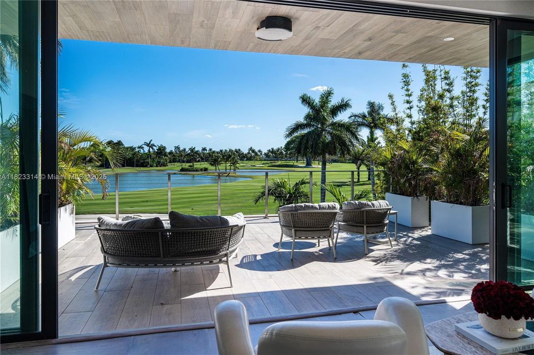 Activo con contrato: $10,250,000 (5 camas, 5 baños, 4542 Pies cuadrados)