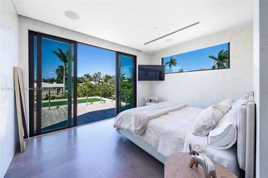 Activo con contrato: $10,250,000 (5 camas, 5 baños, 4542 Pies cuadrados)