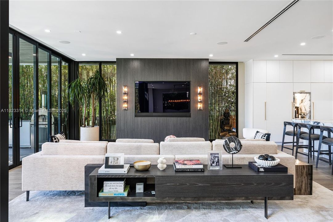 Activo con contrato: $10,250,000 (5 camas, 5 baños, 4542 Pies cuadrados)