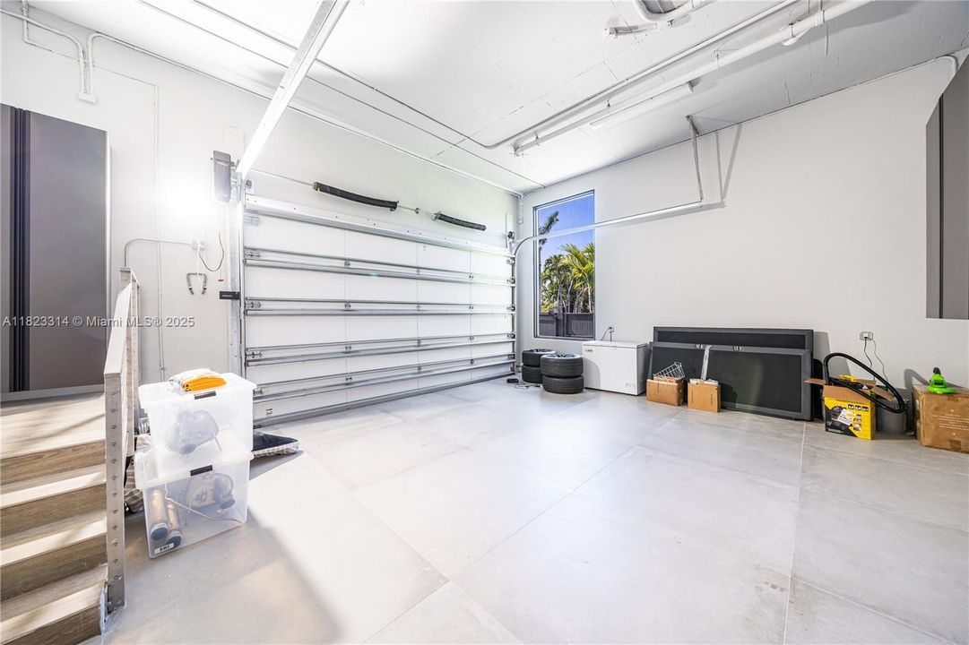 Activo con contrato: $10,250,000 (5 camas, 5 baños, 4542 Pies cuadrados)