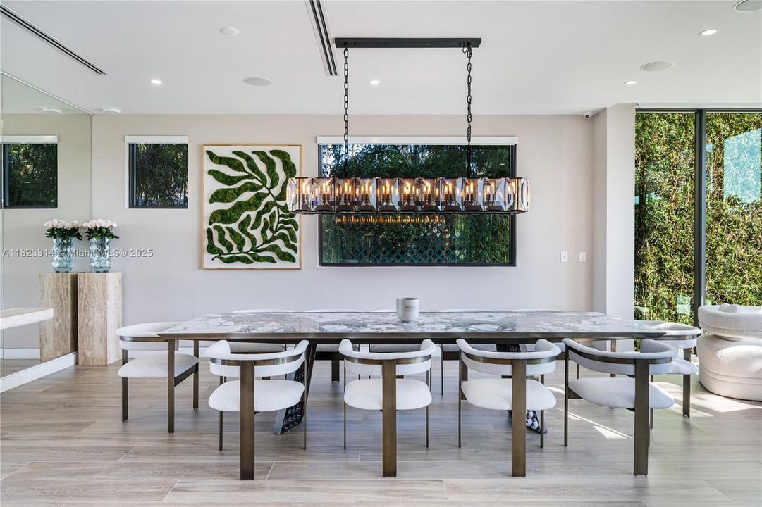 Activo con contrato: $10,250,000 (5 camas, 5 baños, 4542 Pies cuadrados)