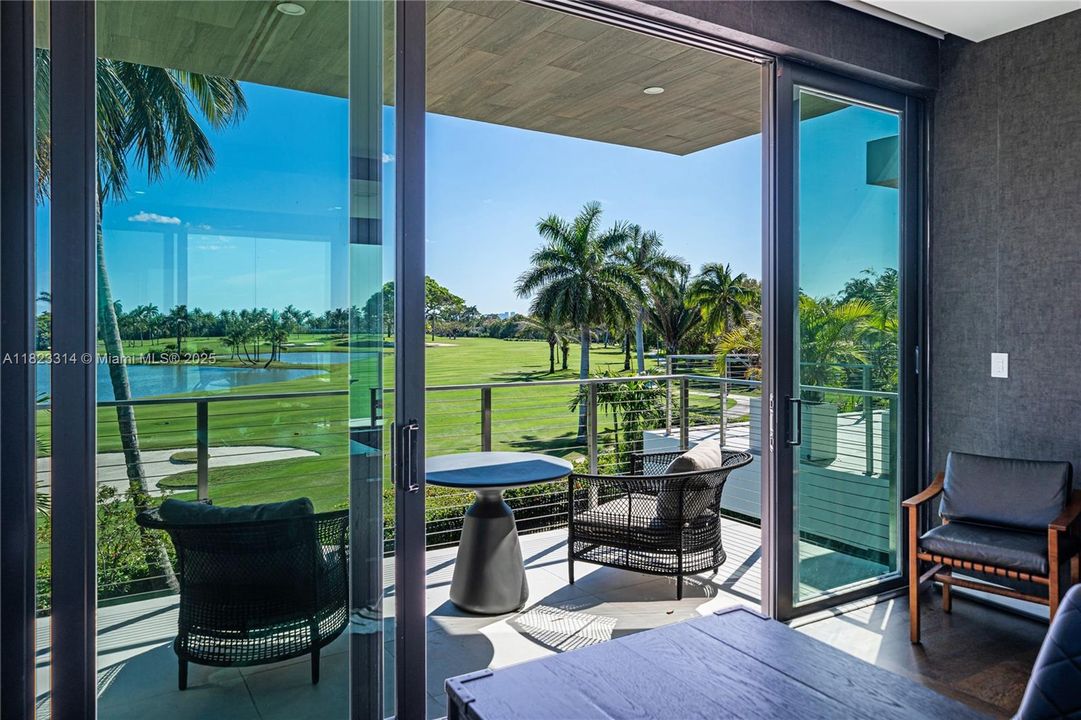 Activo con contrato: $10,250,000 (5 camas, 5 baños, 4542 Pies cuadrados)