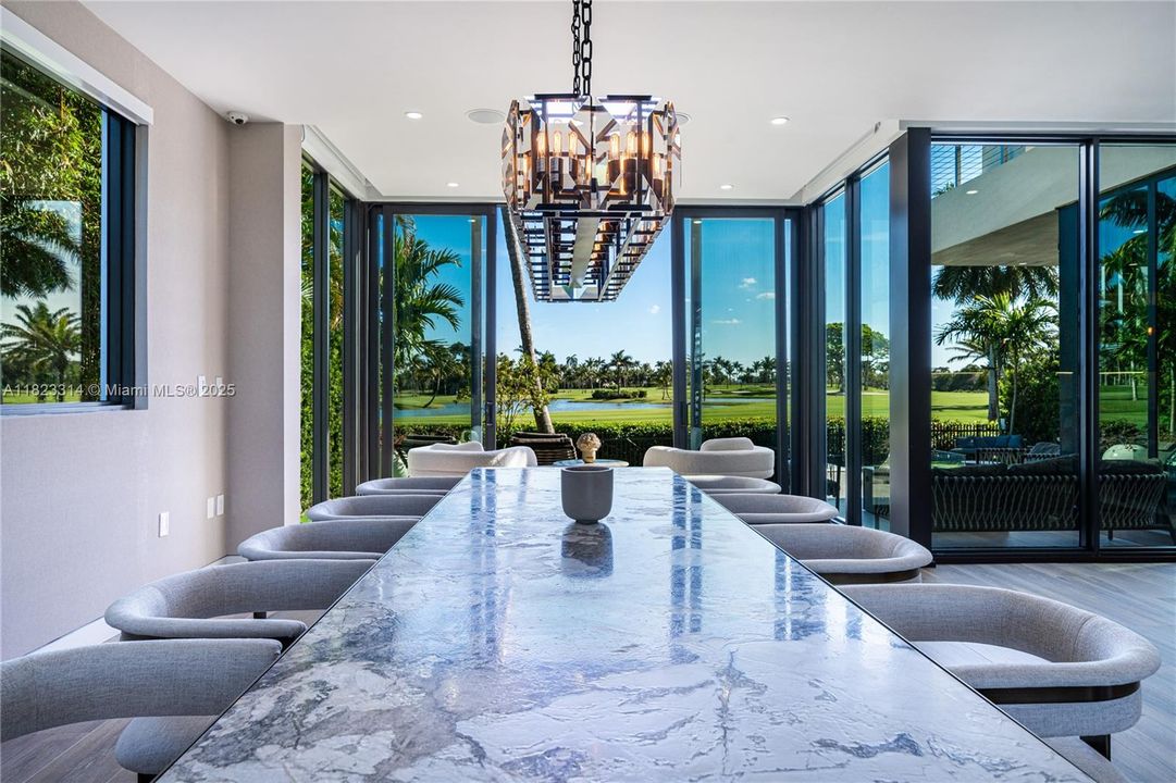 Activo con contrato: $10,250,000 (5 camas, 5 baños, 4542 Pies cuadrados)