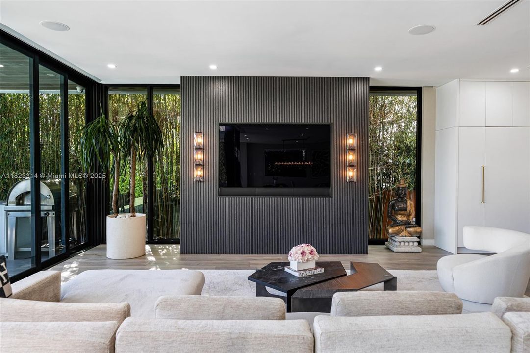 Activo con contrato: $10,250,000 (5 camas, 5 baños, 4542 Pies cuadrados)