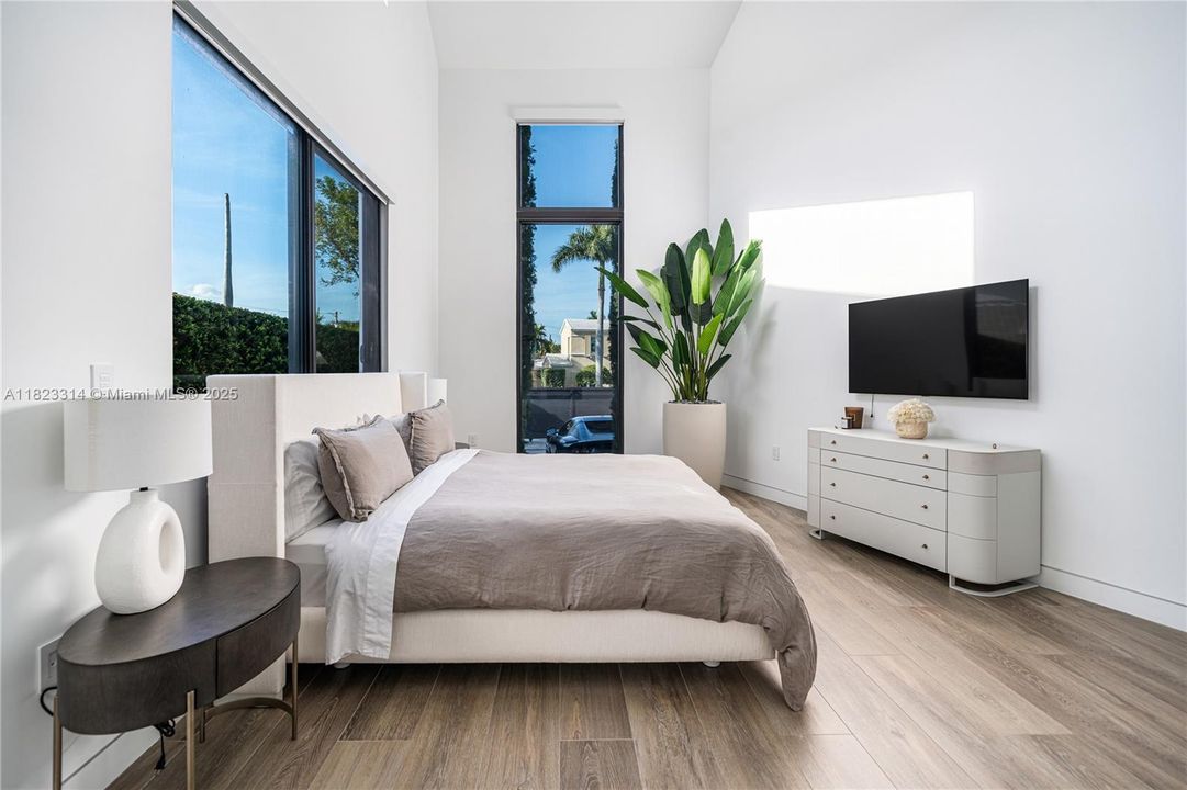 Activo con contrato: $10,250,000 (5 camas, 5 baños, 4542 Pies cuadrados)