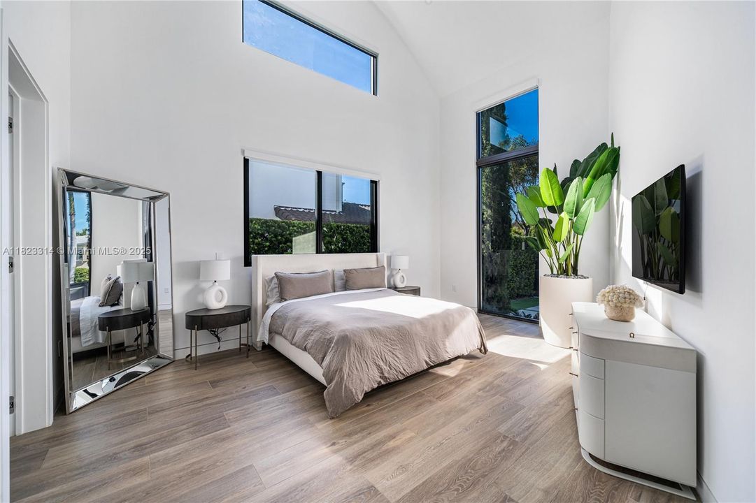 Activo con contrato: $10,250,000 (5 camas, 5 baños, 4542 Pies cuadrados)