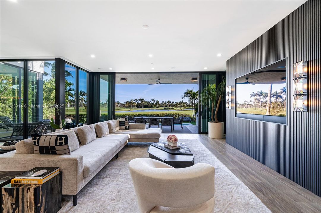 Activo con contrato: $10,250,000 (5 camas, 5 baños, 4542 Pies cuadrados)