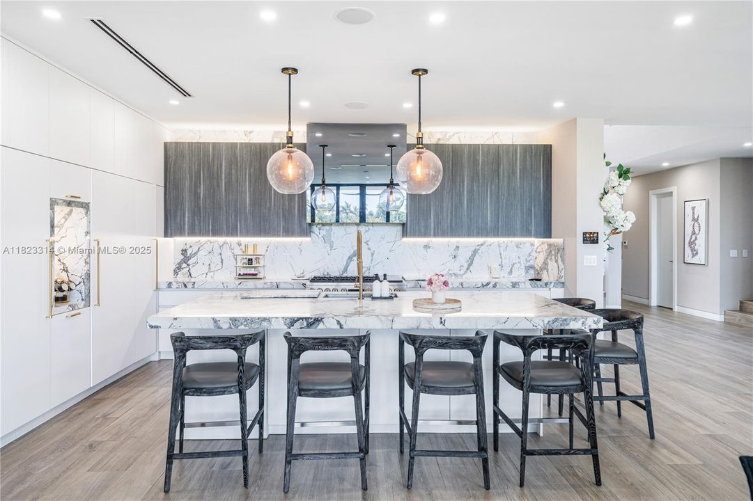 Activo con contrato: $10,250,000 (5 camas, 5 baños, 4542 Pies cuadrados)