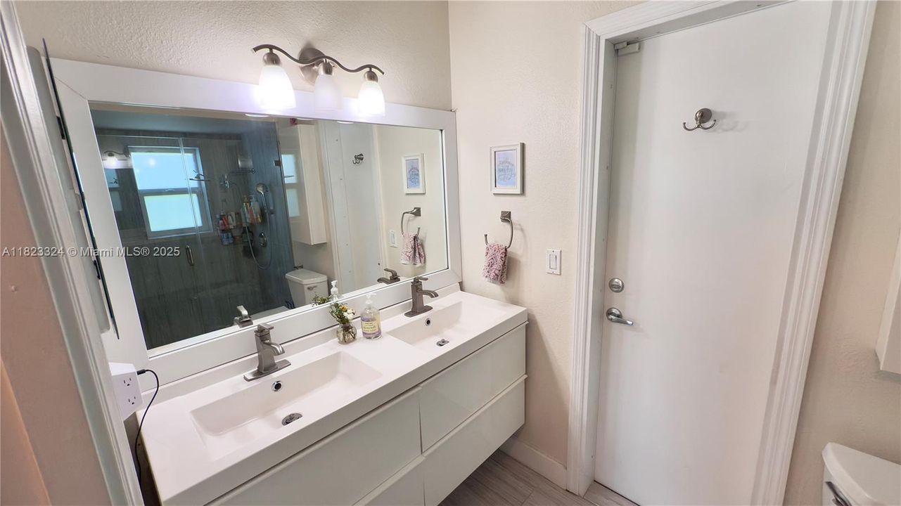 Recently Rented: $5,600 (3 beds, 2 baths, 1777 Square Feet)