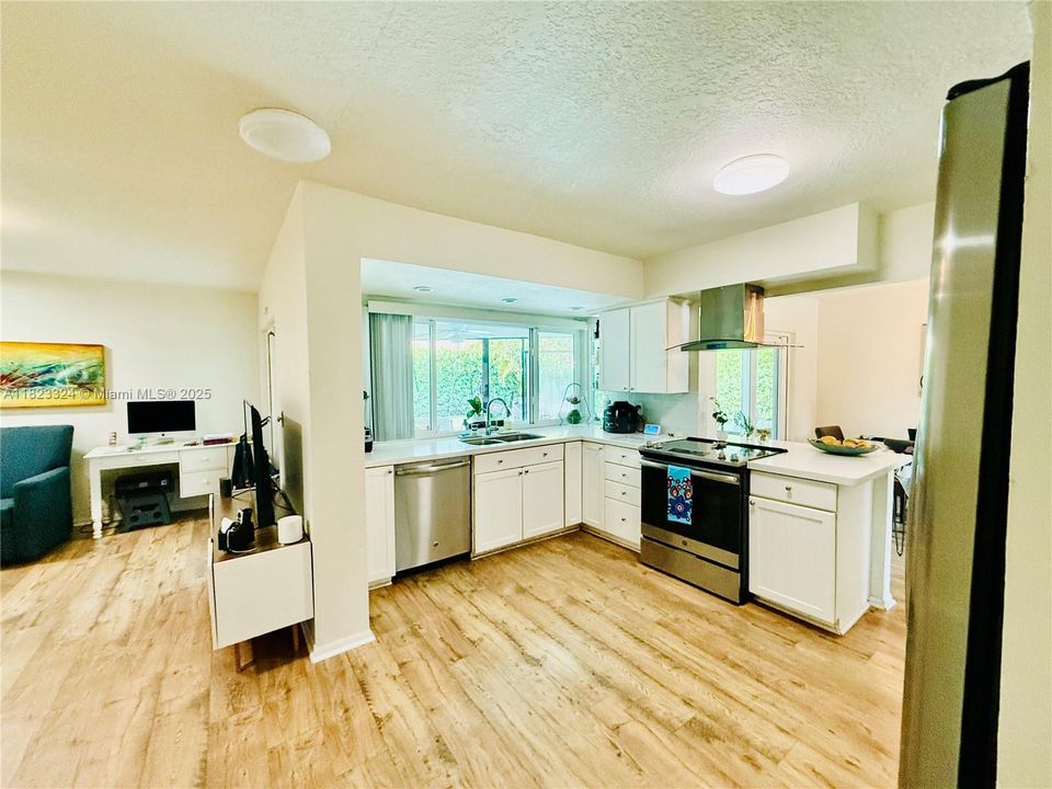 Recently Rented: $5,600 (3 beds, 2 baths, 1777 Square Feet)