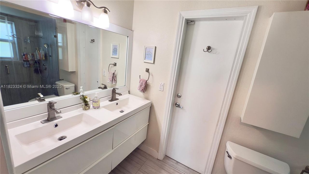 Recently Rented: $5,600 (3 beds, 2 baths, 1777 Square Feet)