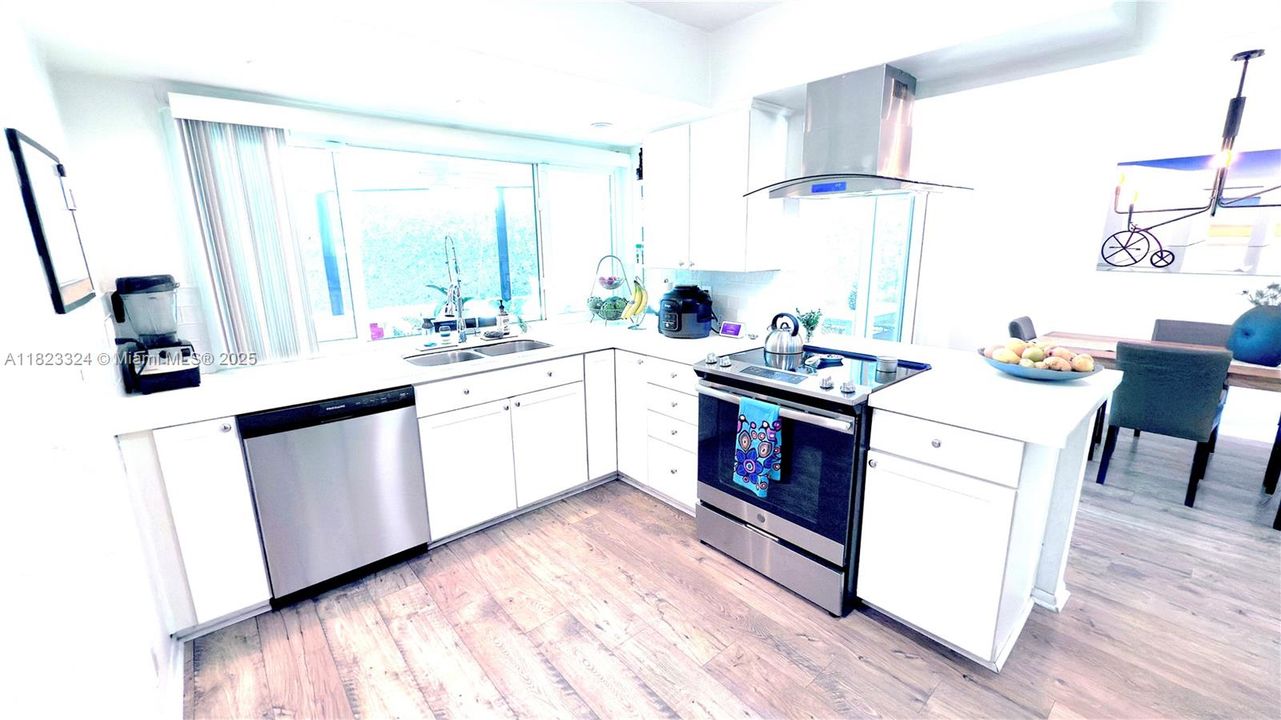 Recently Rented: $5,600 (3 beds, 2 baths, 1777 Square Feet)
