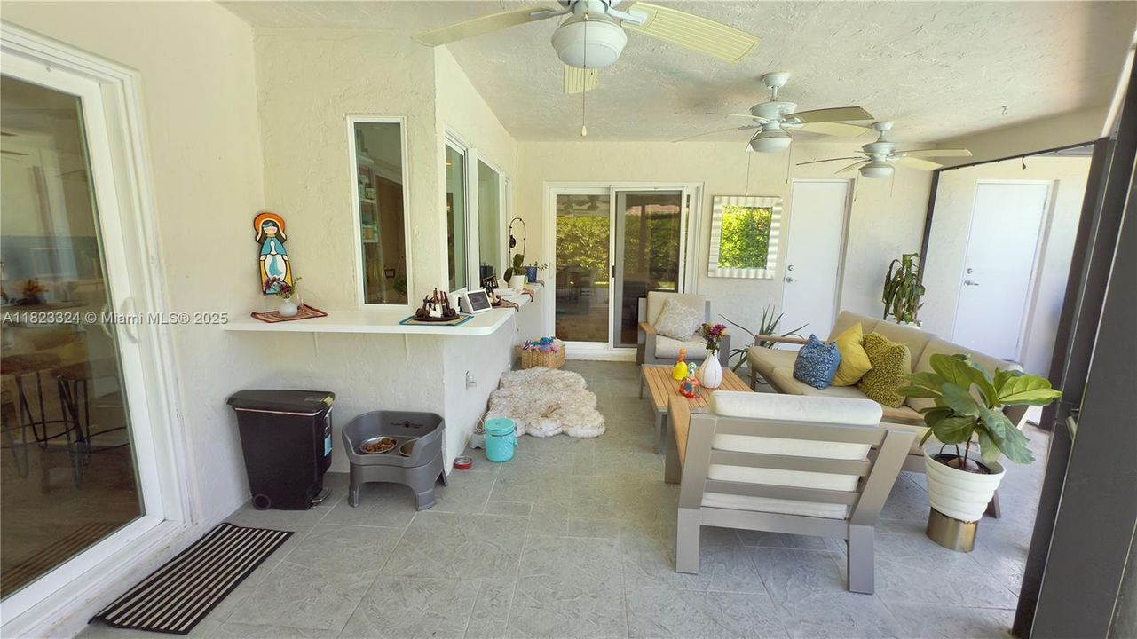 Recently Rented: $5,600 (3 beds, 2 baths, 1777 Square Feet)
