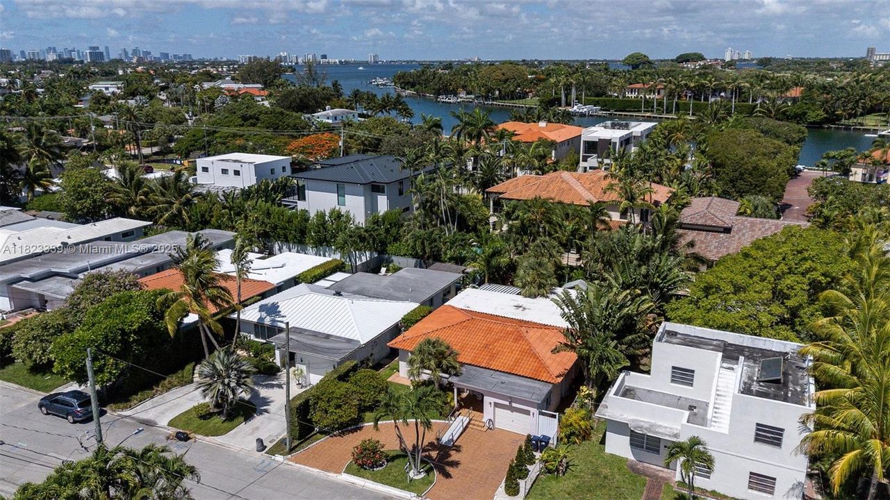 最近售出: $1,350,000 (3 贝兹, 2 浴室, 1785 平方英尺)