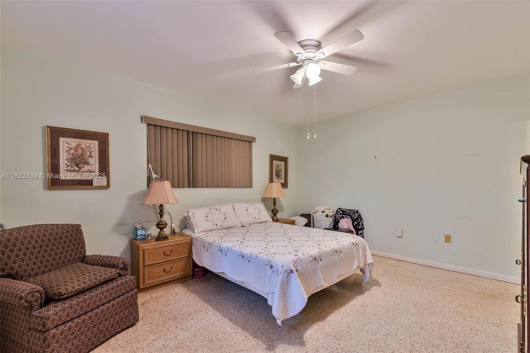 最近售出: $1,350,000 (3 贝兹, 2 浴室, 1785 平方英尺)