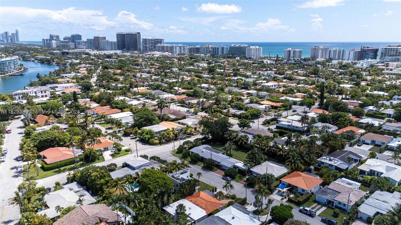 最近售出: $1,350,000 (3 贝兹, 2 浴室, 1785 平方英尺)