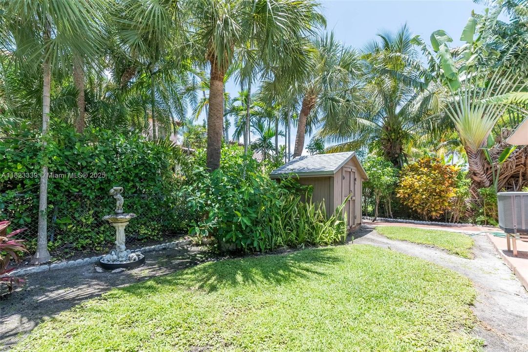 最近售出: $1,350,000 (3 贝兹, 2 浴室, 1785 平方英尺)