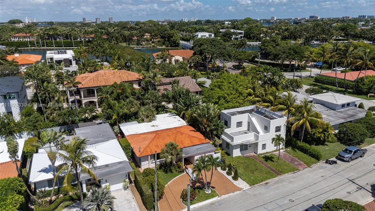 最近售出: $1,350,000 (3 贝兹, 2 浴室, 1785 平方英尺)