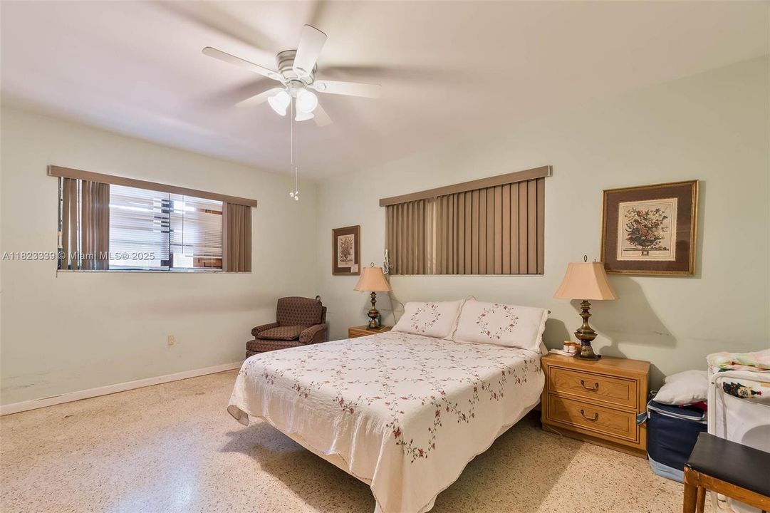 最近售出: $1,350,000 (3 贝兹, 2 浴室, 1785 平方英尺)