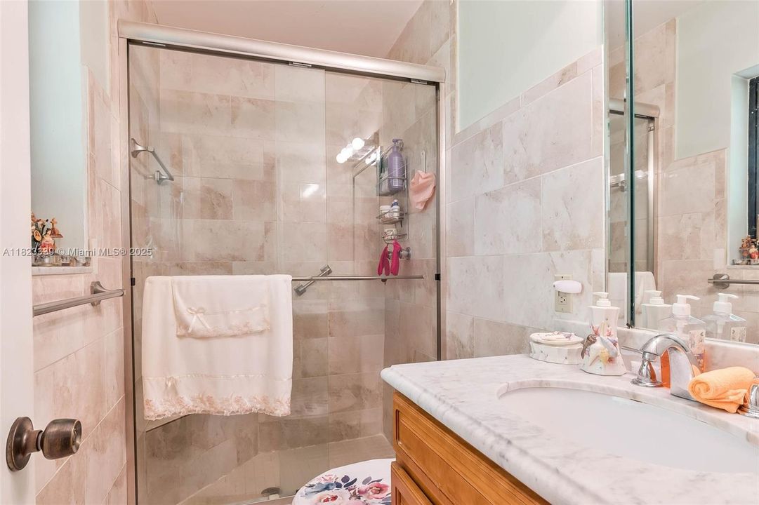 最近售出: $1,350,000 (3 贝兹, 2 浴室, 1785 平方英尺)