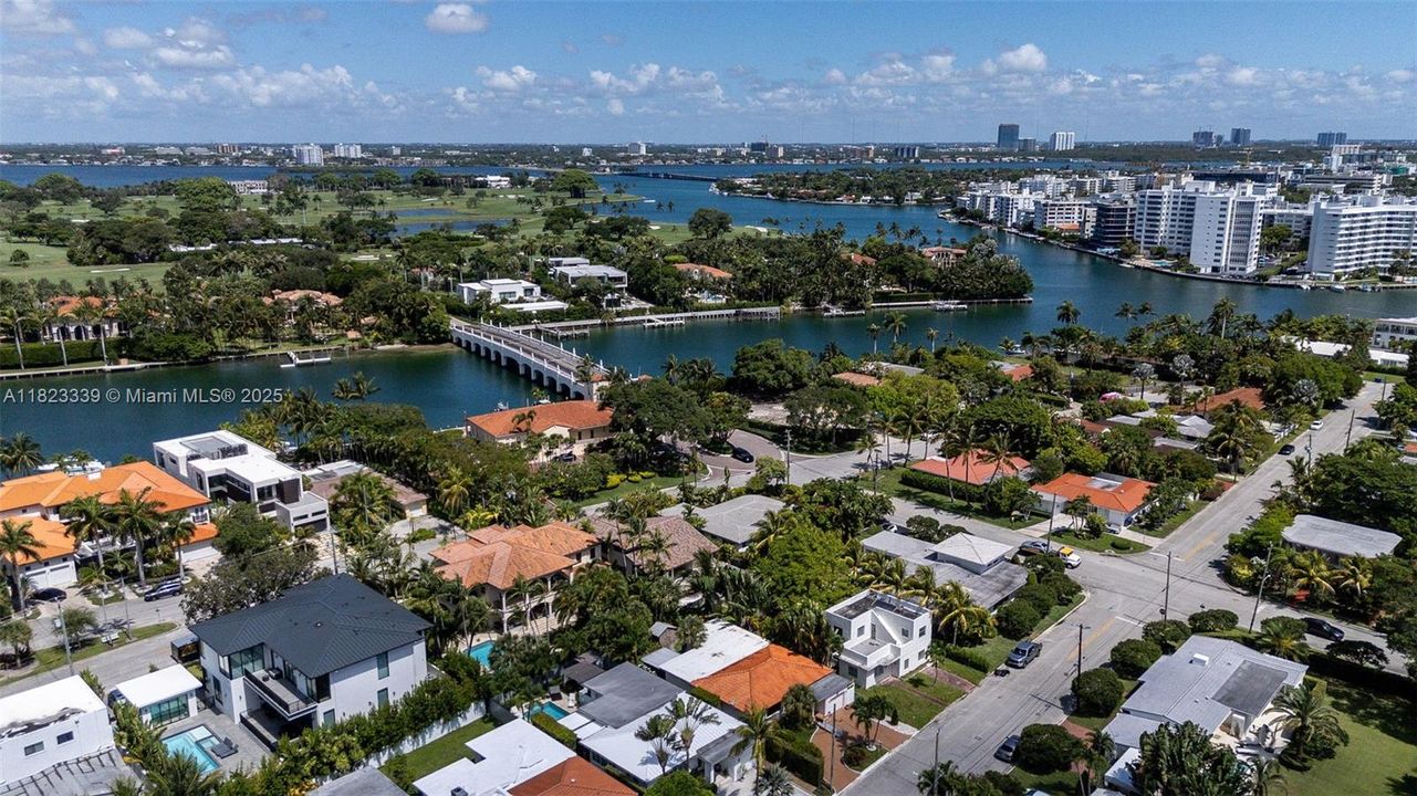 最近售出: $1,350,000 (3 贝兹, 2 浴室, 1785 平方英尺)