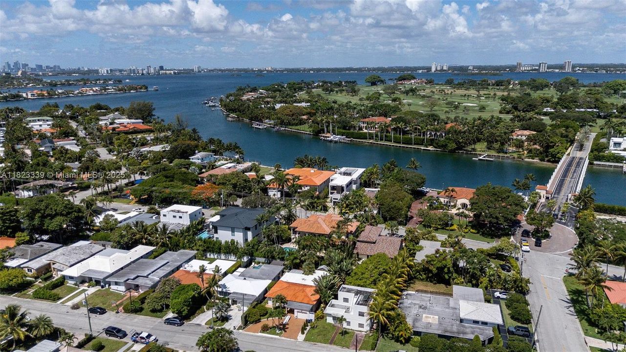 最近售出: $1,350,000 (3 贝兹, 2 浴室, 1785 平方英尺)