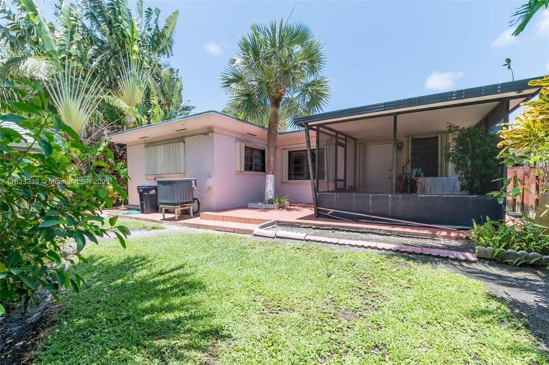 最近售出: $1,350,000 (3 贝兹, 2 浴室, 1785 平方英尺)