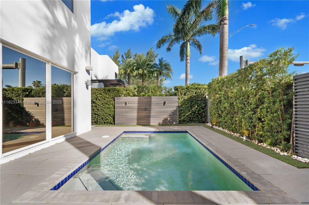 Recently Rented: $9,500 (4 beds, 4 baths, 3292 Square Feet)