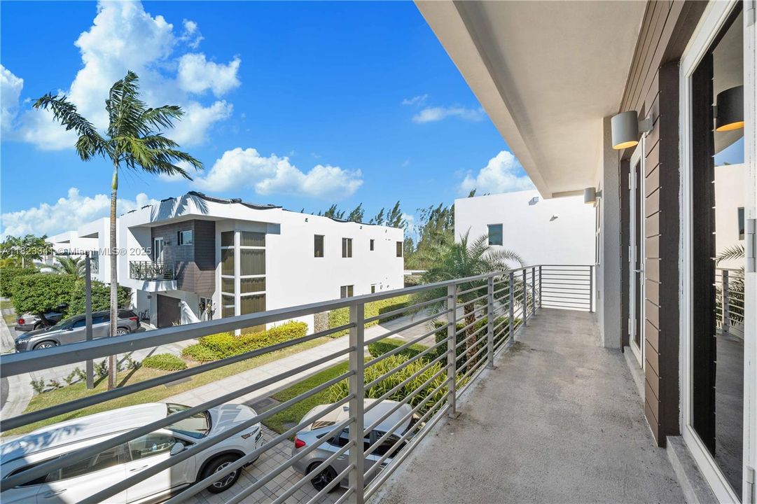 Recently Rented: $9,500 (4 beds, 4 baths, 3292 Square Feet)