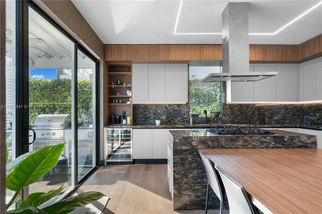 Recently Rented: $9,500 (4 beds, 4 baths, 3292 Square Feet)