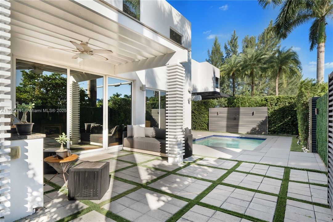 Recently Rented: $9,500 (4 beds, 4 baths, 3292 Square Feet)