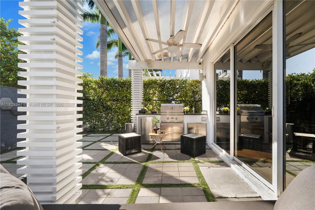 Recently Rented: $9,500 (4 beds, 4 baths, 3292 Square Feet)