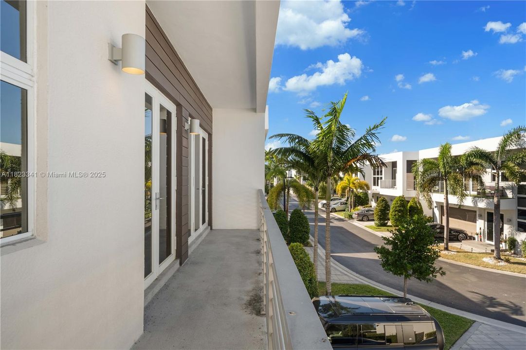 Recently Rented: $9,500 (4 beds, 4 baths, 3292 Square Feet)