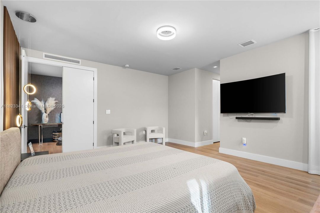 Recently Rented: $9,500 (4 beds, 4 baths, 3292 Square Feet)