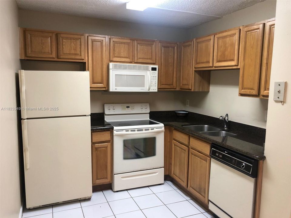 На продажу: $1,780,000 (0 спален, 0 ванн, 892 Квадратных фут)