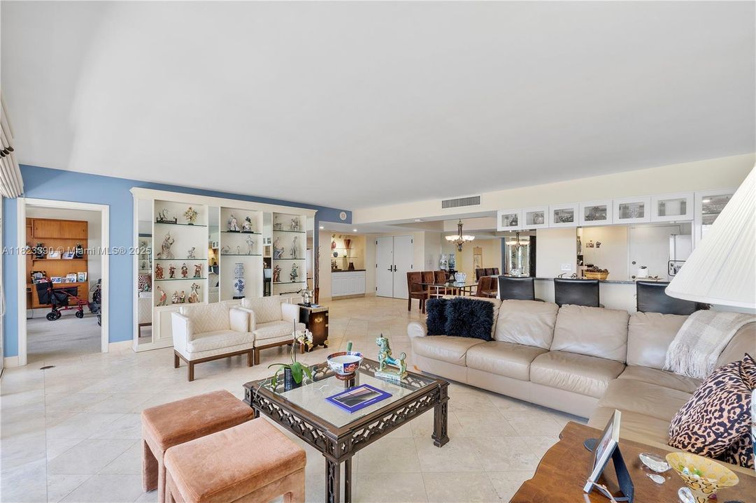 待售: $1,089,000 (2 贝兹, 2 浴室, 1642 平方英尺)