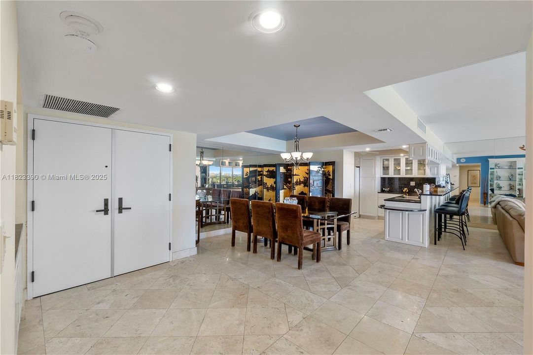 Entry - Dining room - Open Kitchen