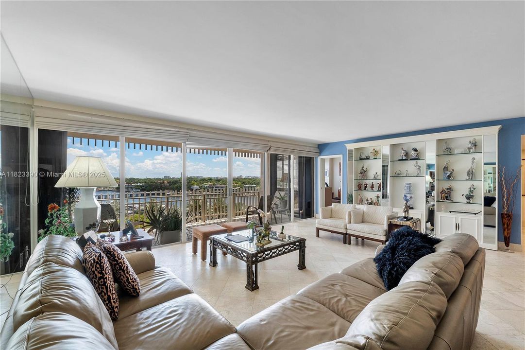 待售: $1,089,000 (2 贝兹, 2 浴室, 1642 平方英尺)