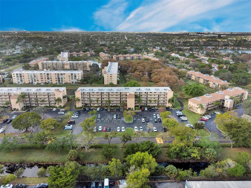 合同活跃: $190,000 (2 贝兹, 2 浴室, 1040 平方英尺)