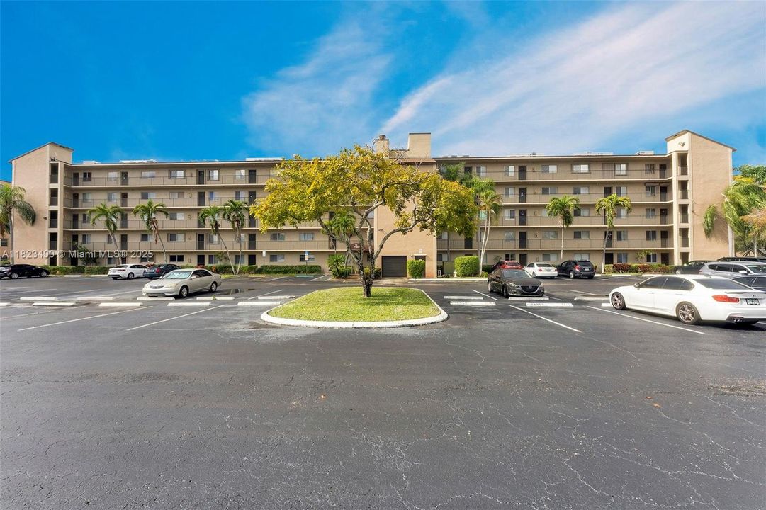 合同活跃: $190,000 (2 贝兹, 2 浴室, 1040 平方英尺)