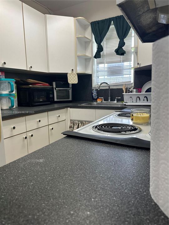 待售: $224,999 (2 贝兹, 1 浴室, 800 平方英尺)